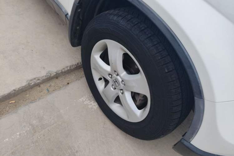 Used Honda CR-V 2008 2.0L automatic two-wheel drive urban version Right Front Wheel Hub