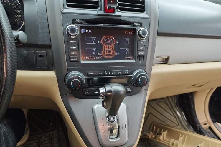 Used Honda CR-V 2010 2.4L automatic four-wheel drive luxury version Audio And AC Panel
