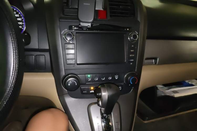 Used Honda CR-V 2010 2.0L automatic two-wheel drive urban version Audio And AC Panel