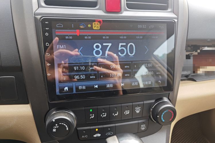 Used Honda CR-V 2010 2.0L automatic two-wheel drive urban version Audio And AC Panel