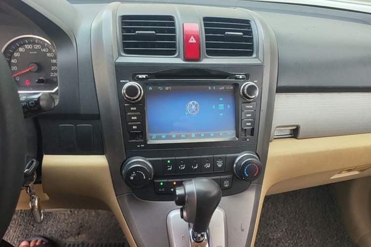 Used Honda CR-V 2010 2.0L automatic two-wheel drive urban version Audio And AC Panel