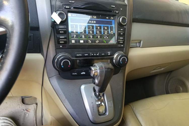 Used Honda CR-V 2010 2.4L automatic four-wheel drive luxury version Audio And AC Panel
