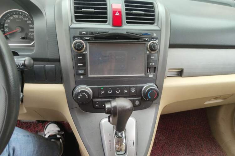 Used Honda CR-V 2010 2.0L automatic two-wheel drive urban version Audio And AC Panel