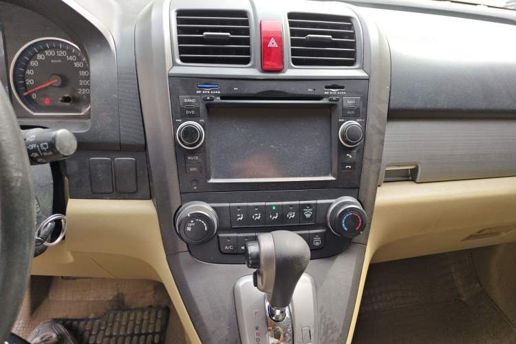 Used Honda CR-V 2010 2.0L automatic two-wheel drive urban version Audio And AC Panel