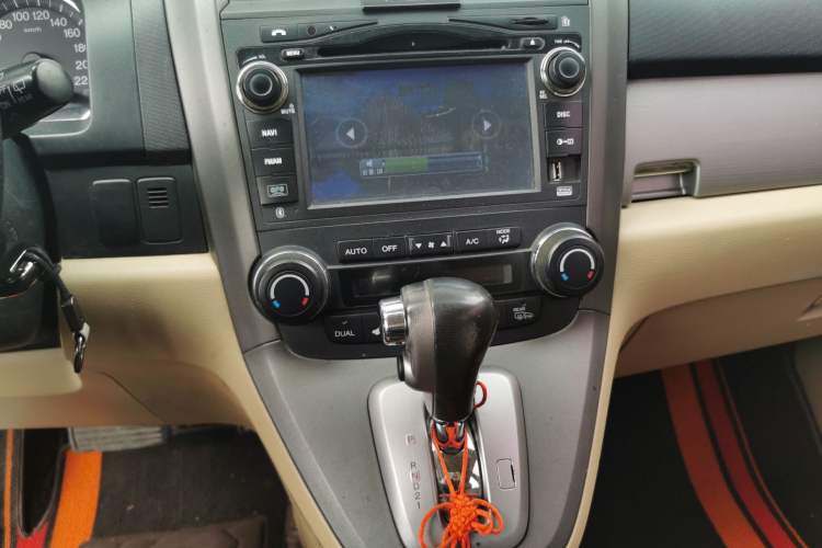 Used Honda CR-V 2010 2.4L automatic four-wheel drive luxury version Audio And AC Panel