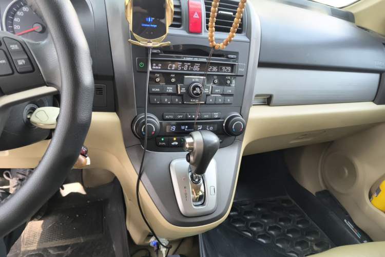 Used Honda CR-V 2010 2.4L automatic four-wheel drive luxury version Audio And AC Panel