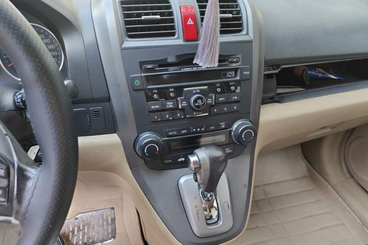 Used Honda CR-V 2010 2.4L automatic four-wheel drive luxury version Audio And AC Panel