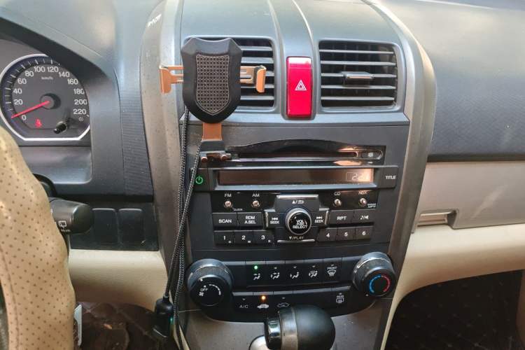 Used Honda CR-V 2010 2.0L automatic two-wheel drive urban version Audio And AC Panel