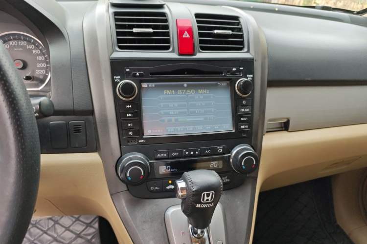 Used Honda CR-V 2010 2.4L automatic four-wheel drive luxury version Audio And AC Panel