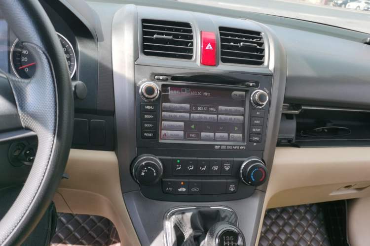 Used Honda CR-V 2010 2.0L manual two-wheel drive urban version Audio And AC Panel