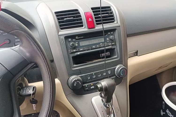 Used Honda CR-V 2010 2.0L automatic two-wheel drive urban version Audio And AC Panel