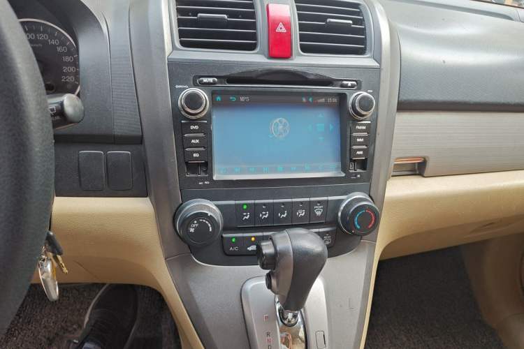 Used Honda CR-V 2010 2.0L automatic two-wheel drive urban version Audio And AC Panel