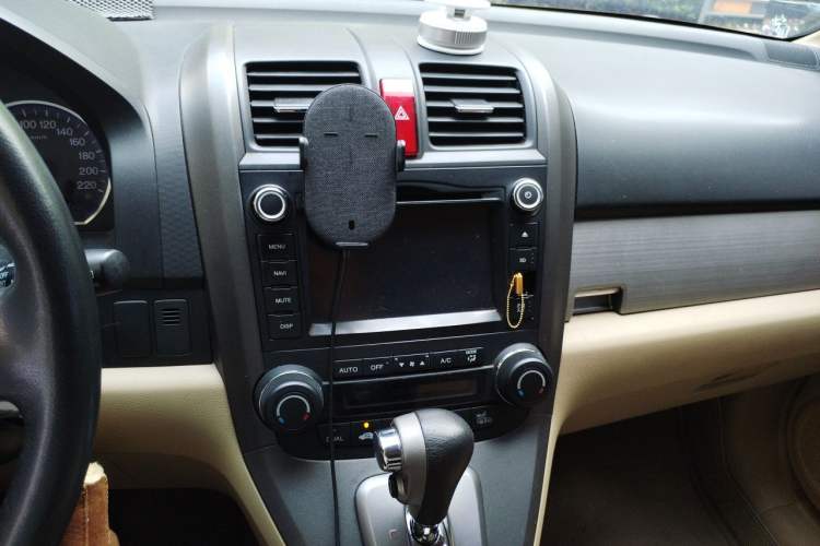 Used Honda CR-V 2010 2.4L automatic four-wheel drive luxury version Audio And AC Panel