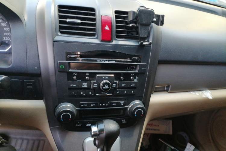 Used Honda CR-V 2010 2.4L automatic four-wheel drive luxury version Audio And AC Panel