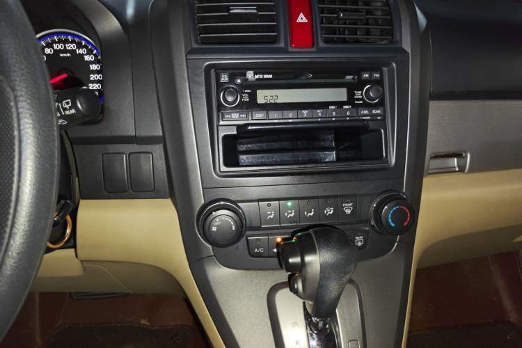 Used Honda CR-V 2010 2.0L automatic two-wheel drive urban version Audio And AC Panel