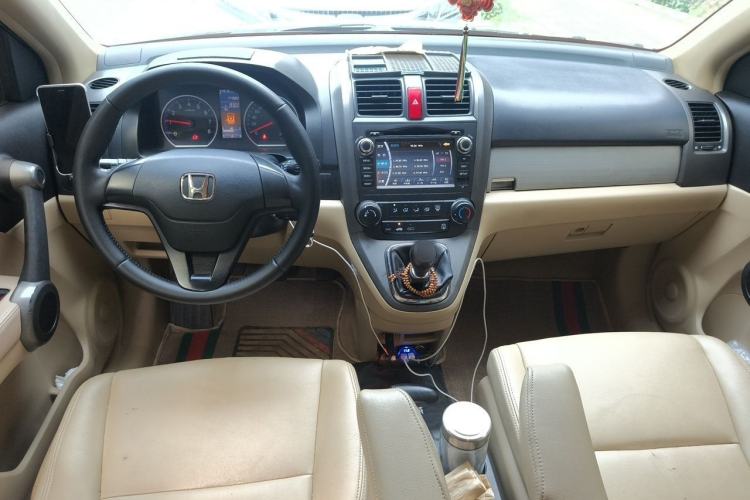 Used Honda CR-V 2010 2.0L manual two-wheel drive urban version Center Console