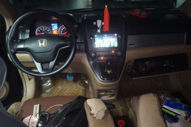 Used Honda CR-V 2010 2.0L manual two-wheel drive urban version Center Console