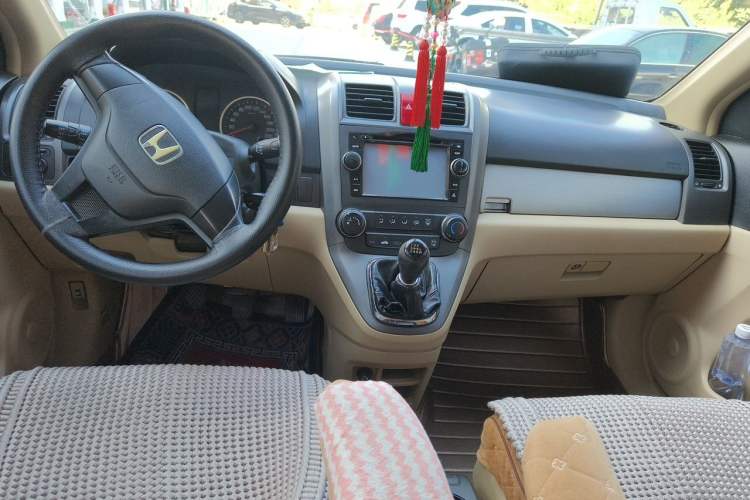 Used Honda CR-V 2010 2.0L manual two-wheel drive urban version Center Console