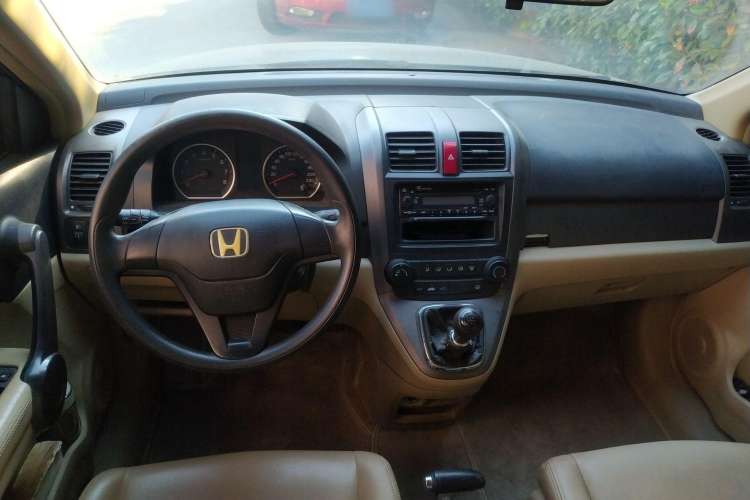Used Honda CR-V 2010 2.0L manual two-wheel drive urban version Center Console