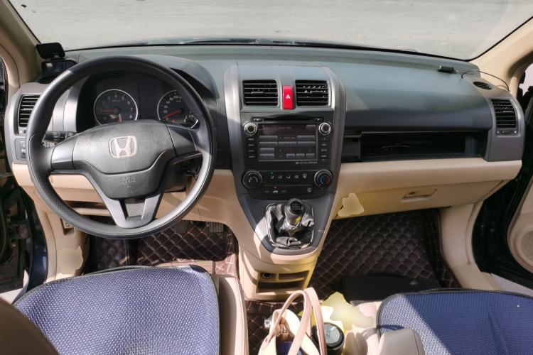 Used Honda CR-V 2010 2.0L manual two-wheel drive urban version Center Console
