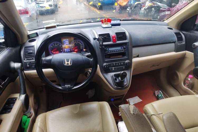 Used Honda CR-V 2010 2.0L manual two-wheel drive urban version Center Console