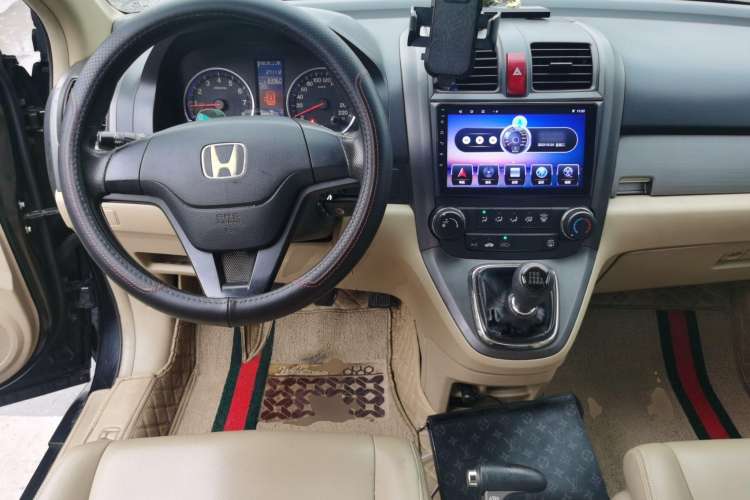 Used Honda CR-V 2010 2.0L manual two-wheel drive urban version Center Console