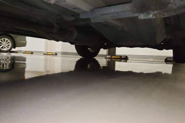 Used Honda CR-V 2010 2.0L automatic two-wheel drive urban version Chassis Front Left
