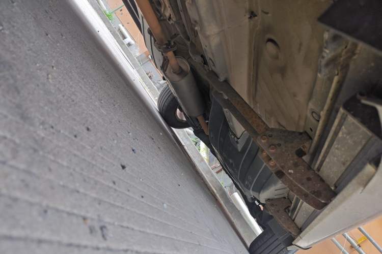 Used Honda CR-V 2010 2.0L automatic two-wheel drive urban version Chassis Front Left