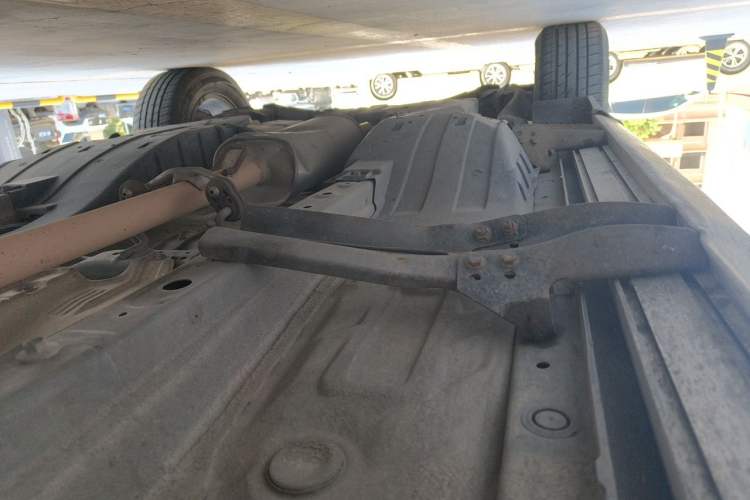 Used Honda CR-V 2010 2.0L manual two-wheel drive urban version Chassis Front Right
