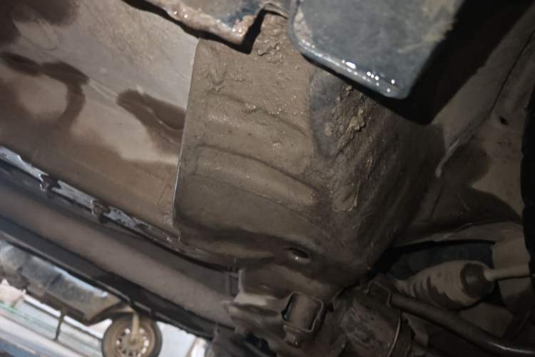 Used Honda CR-V 2010 2.0L automatic two-wheel drive urban version Chassis Front Right