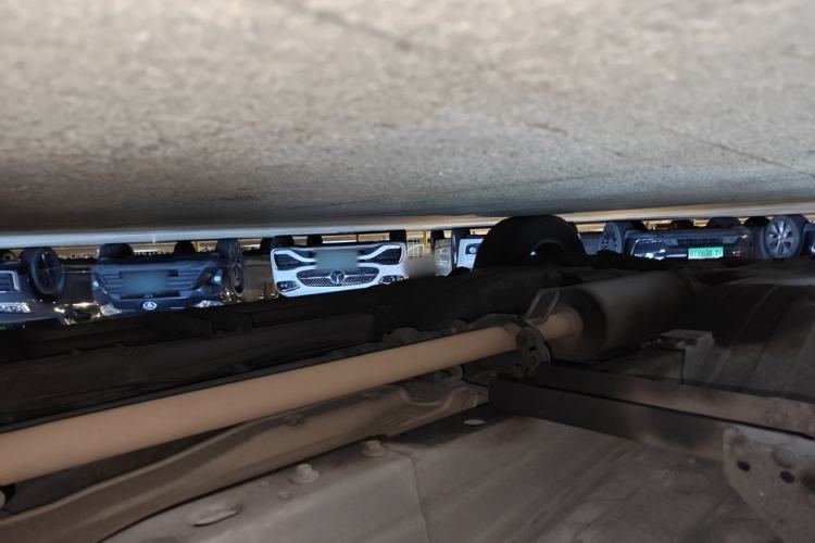 Used Honda CR-V 2010 2.0L automatic two-wheel drive urban version Chassis Front Right