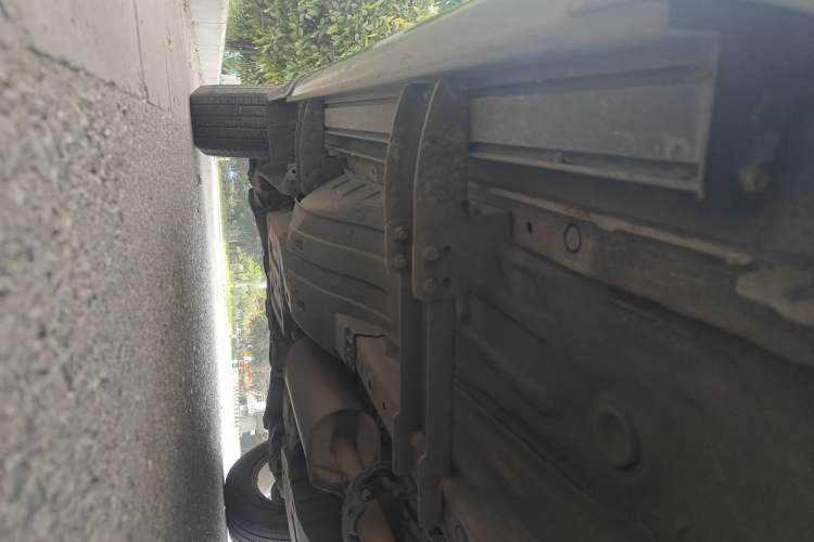 Used Honda CR-V 2010 2.0L automatic two-wheel drive urban version Chassis Front Right