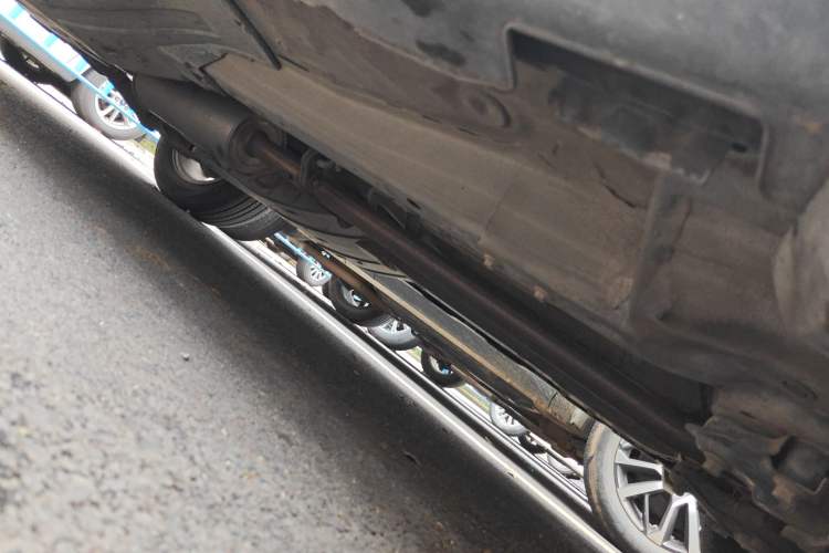 Used Honda CR-V 2010 2.0L automatic two-wheel drive urban version Chassis Front Right
