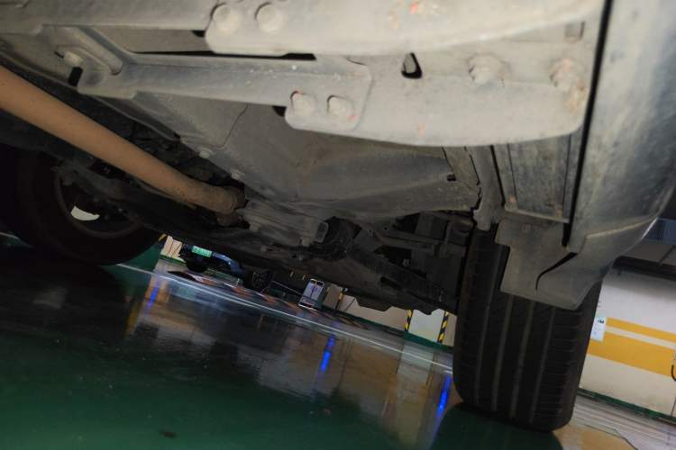 Used Honda CR-V 2010 2.0L automatic two-wheel drive urban version Chassis Front Right