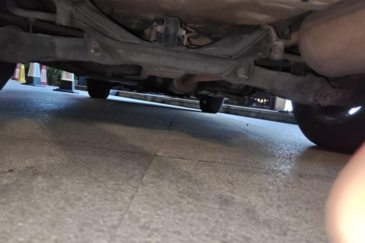 Used Honda CR-V 2010 2.0L automatic two-wheel drive urban version Chassis Rear
