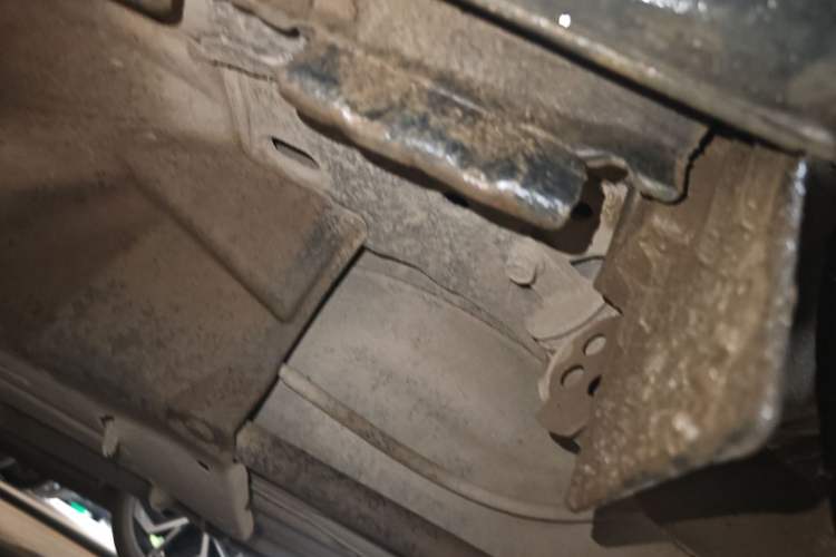 Used Honda CR-V 2010 2.0L automatic two-wheel drive urban version Chassis Rear Left