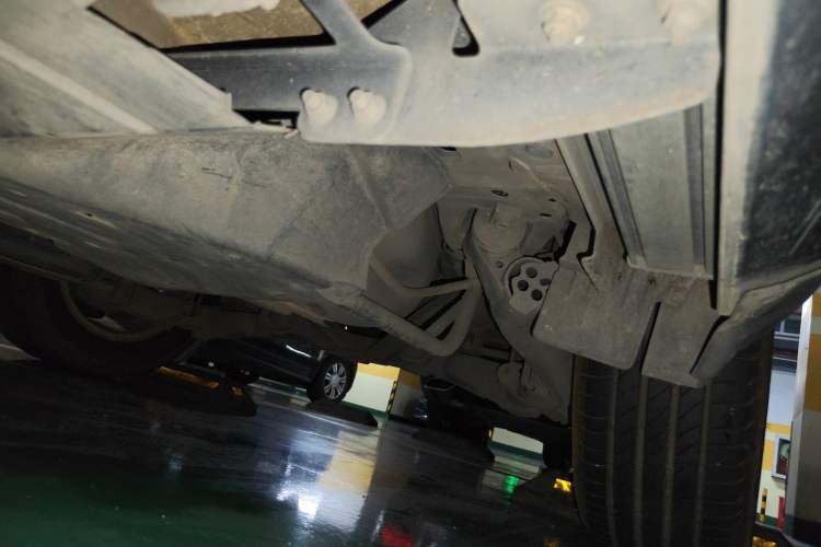Used Honda CR-V 2010 2.0L automatic two-wheel drive urban version Chassis Rear Left