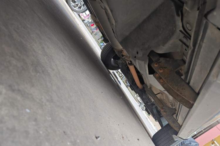 Used Honda CR-V 2010 2.0L automatic two-wheel drive urban version Chassis Rear Right
