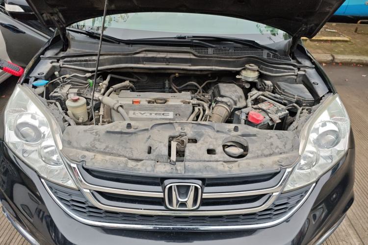 Used Honda CR-V 2010 2.4L automatic four-wheel drive luxury version Engine Bay