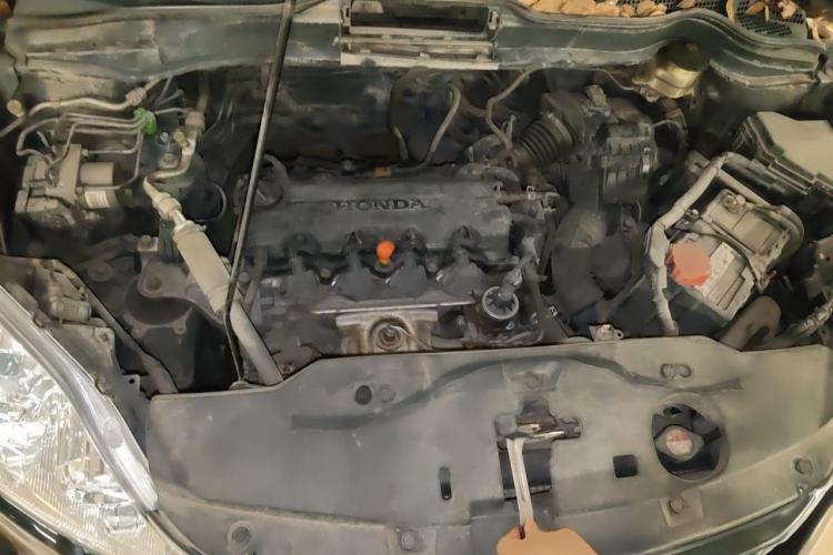 Used Honda CR-V 2010 2.0L automatic two-wheel drive urban version Engine Bay