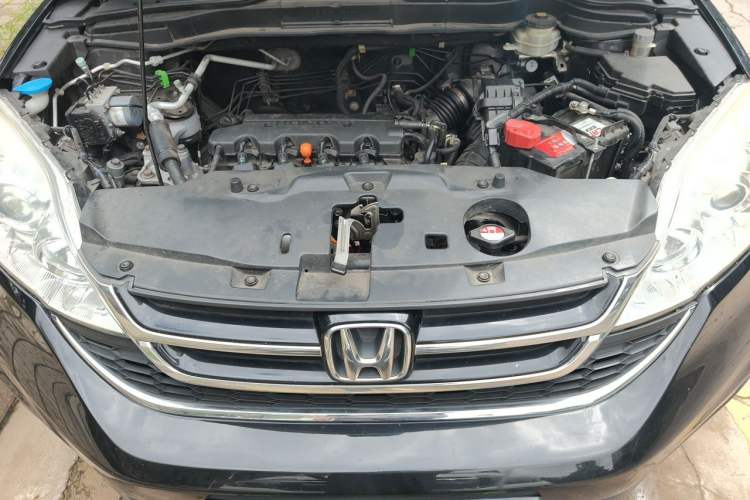 Used Honda CR-V 2010 2.0L manual two-wheel drive urban version Engine Bay