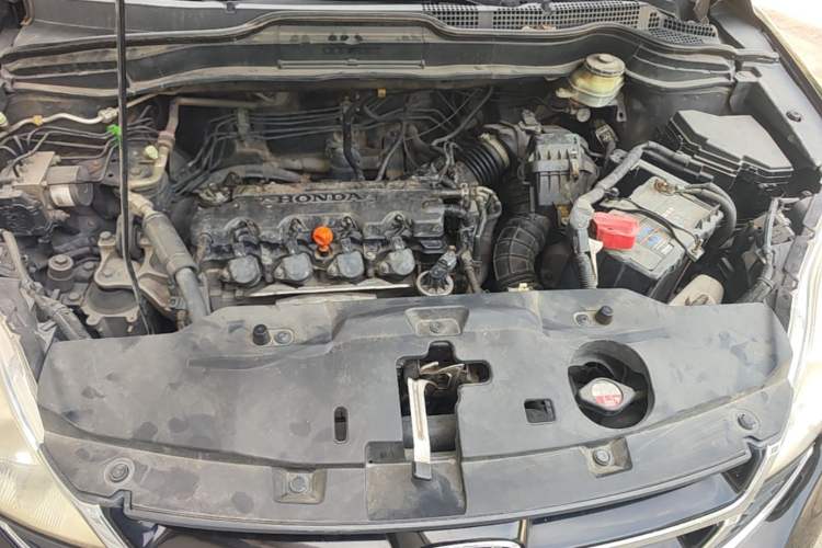 Used Honda CR-V 2010 2.0L automatic two-wheel drive urban version Engine Bay