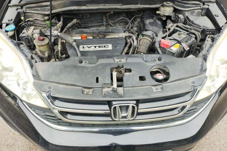 Used Honda CR-V 2010 2.4L automatic four-wheel drive luxury version Engine Bay