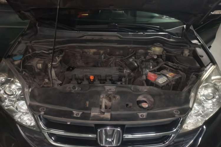 Used Honda CR-V 2010 2.0L manual two-wheel drive urban version Engine Bay