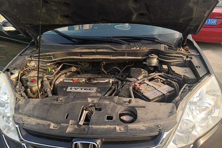 Used Honda CR-V 2010 2.4L automatic four-wheel drive luxury version Engine Bay