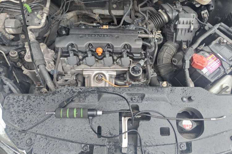 Used Honda CR-V 2010 2.0L automatic two-wheel drive urban version Engine Bay