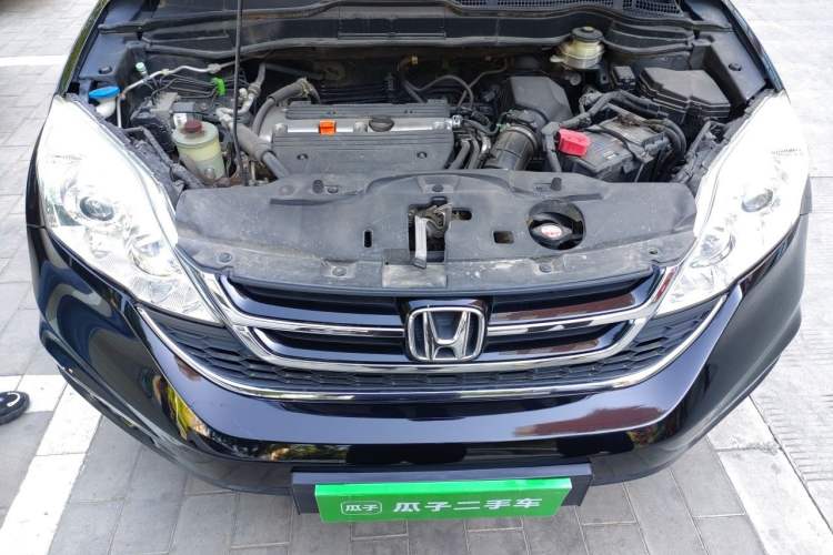 Used Honda CR-V 2010 2.4L automatic four-wheel drive luxury version Engine Bay