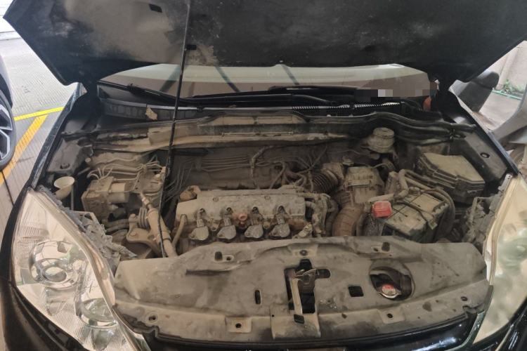 Used Honda CR-V 2010 2.0L automatic two-wheel drive urban version Engine Bay