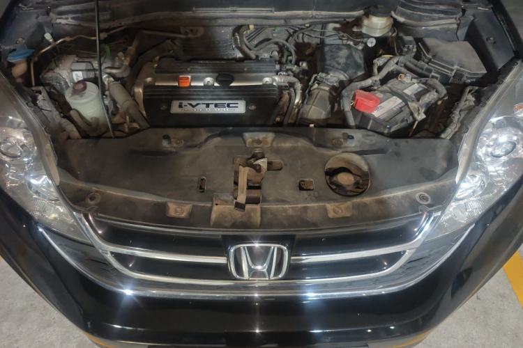 Used Honda CR-V 2010 2.4L automatic four-wheel drive luxury version Engine Bay