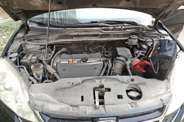 Used Honda CR-V 2010 2.4L automatic four-wheel drive luxury version Engine Bay
